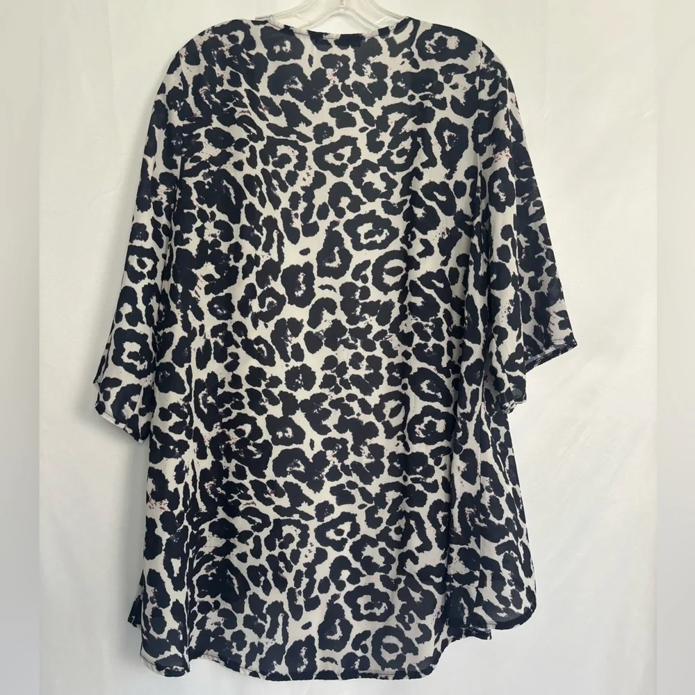 Pink Milly leopard print open-front garment is a lightweight, sheer kimono - Picture 8 of 10